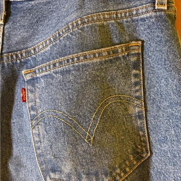 Classic Women’s Levi’s 501 Blue Denim Button Fly Shorts - Picture 3 of 9